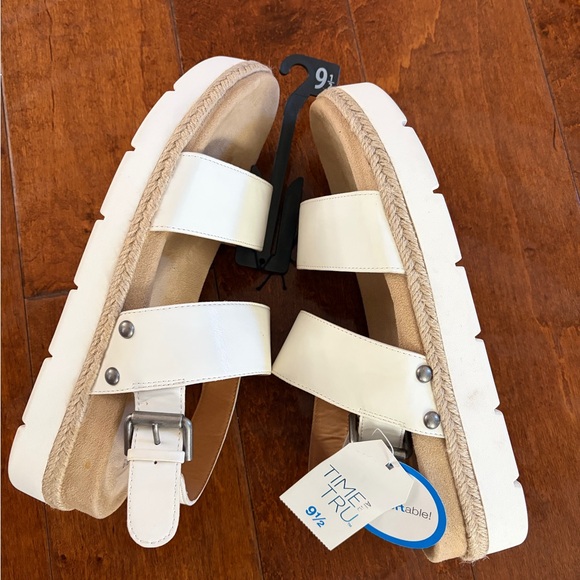 ❤️Time and Tru White Platform Espadrille Sandals New size 9.5 Comfort Flatform - Picture 2 of 10